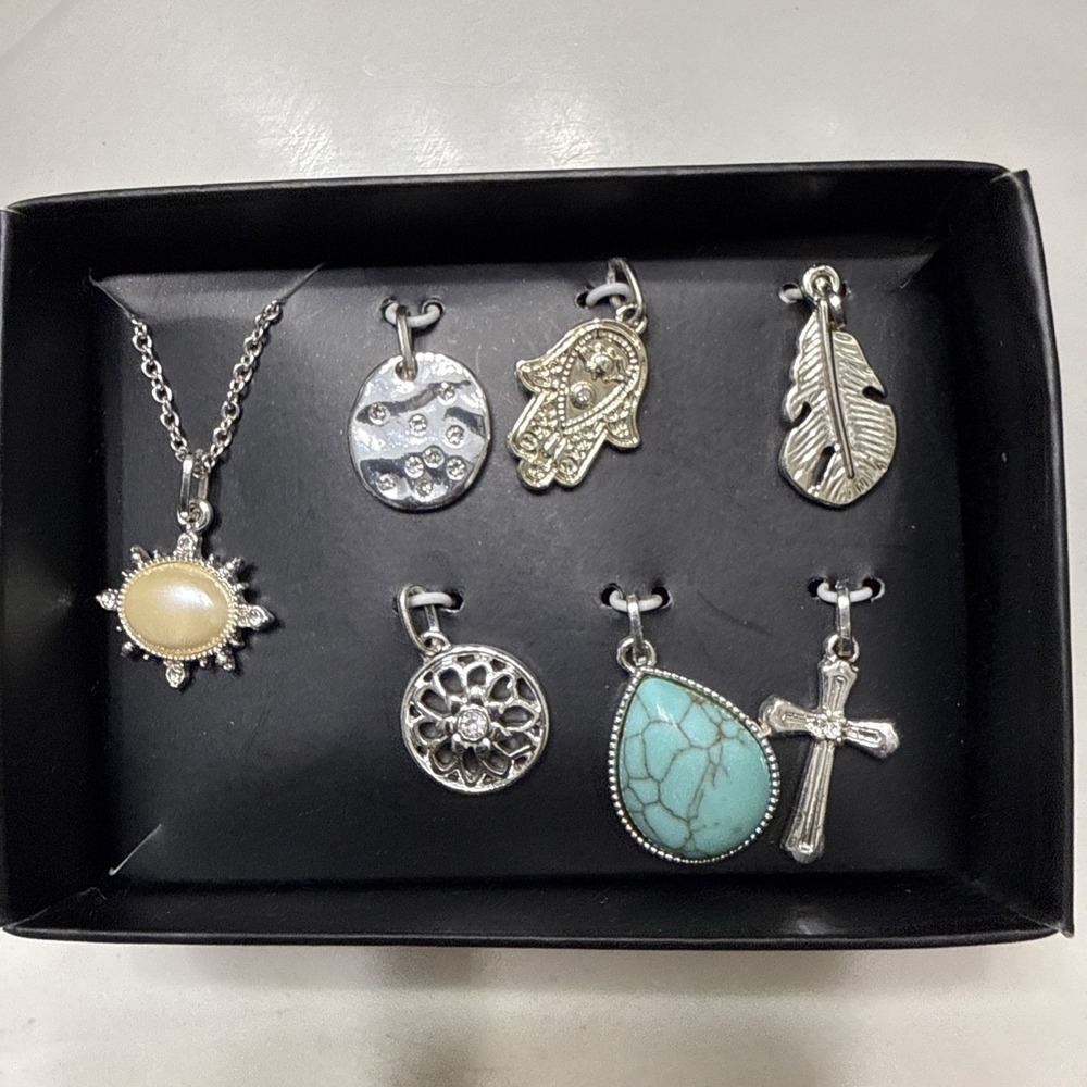 7 Days of The Week Charm Necklace Silver Tone Interchangeable Charms